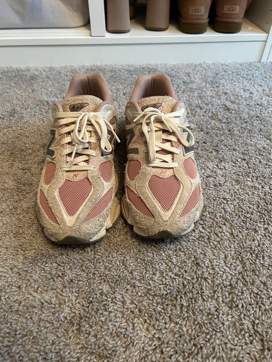 New Balance men Pink and Tan Mesh Suede Sneakers - Picture 2 of 4